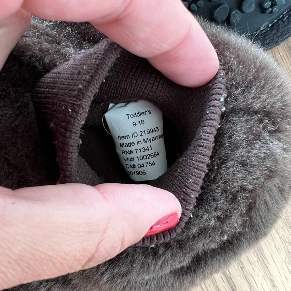 L.L. Bean fuzzy bear slippers for toddlers size 9-10 - Picture 4 of 4